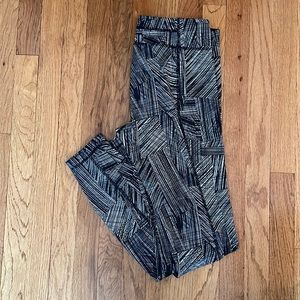 Under Armour Leggings - Size M (EUC)